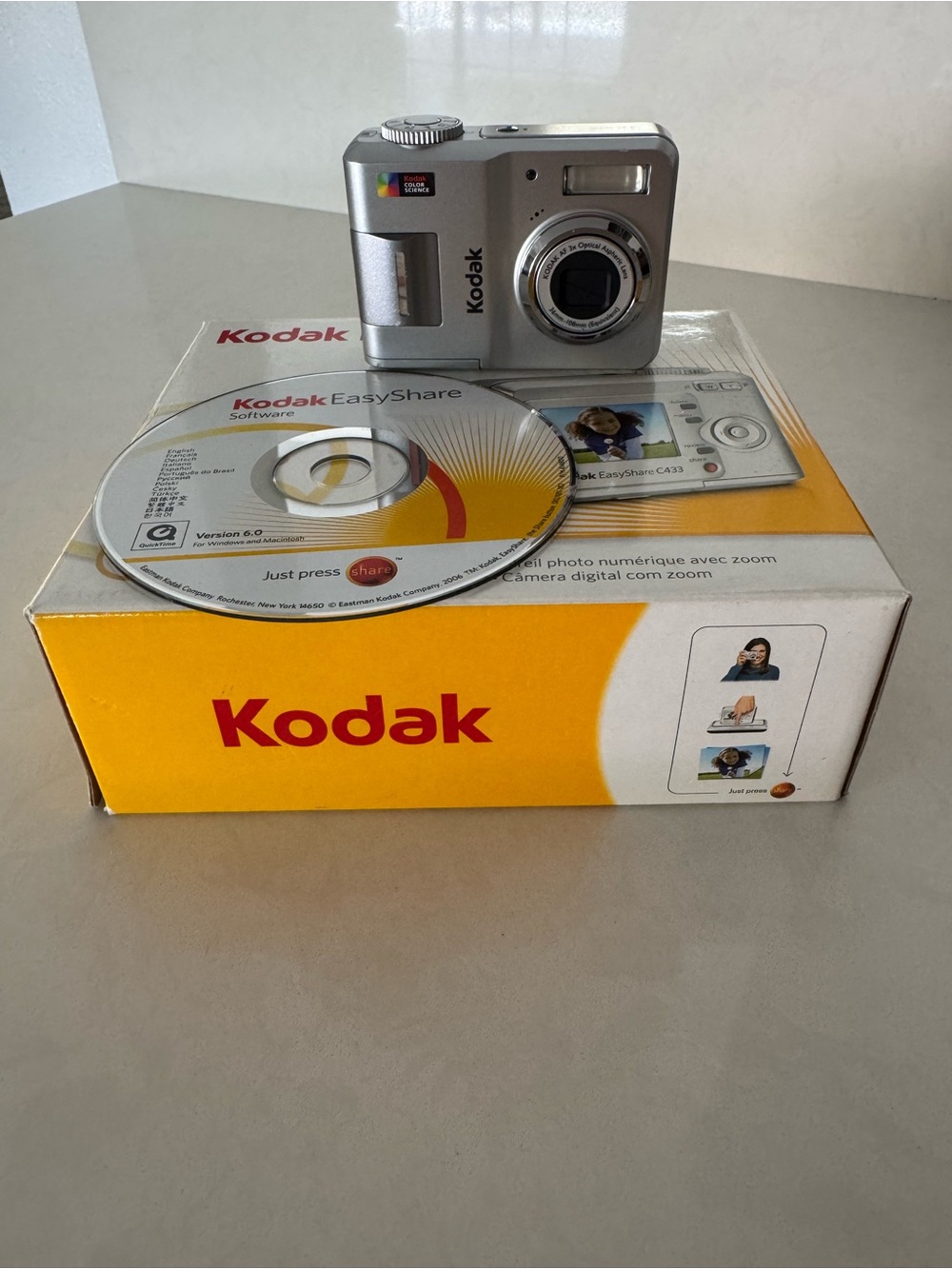 Kodak EasyShare C4333 4.0MP Silver Digital Camera 3X Optical Zoom-Tested WORKING - Picture 3 of 16